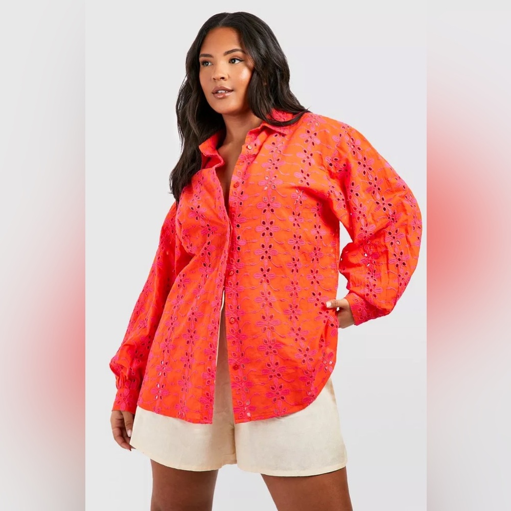 ✨🌸BOOHOO BUTTON DOWN EYELET BLOUSE🌸✨